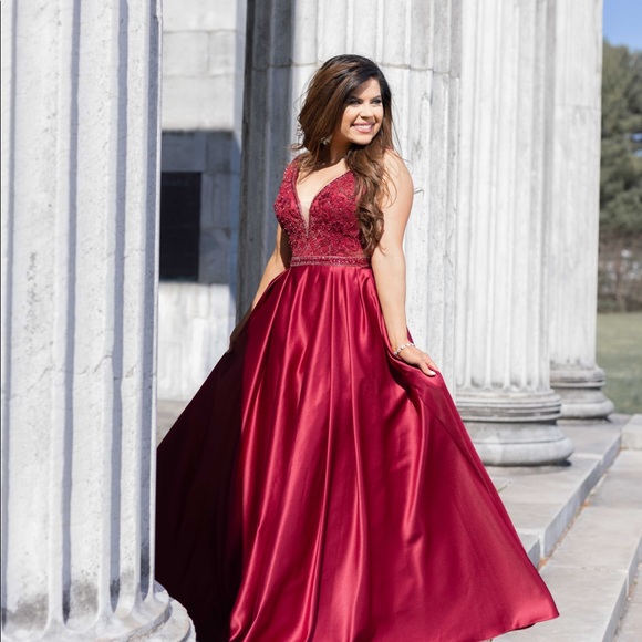 Red Pageant Gown - Picture 4 of 16